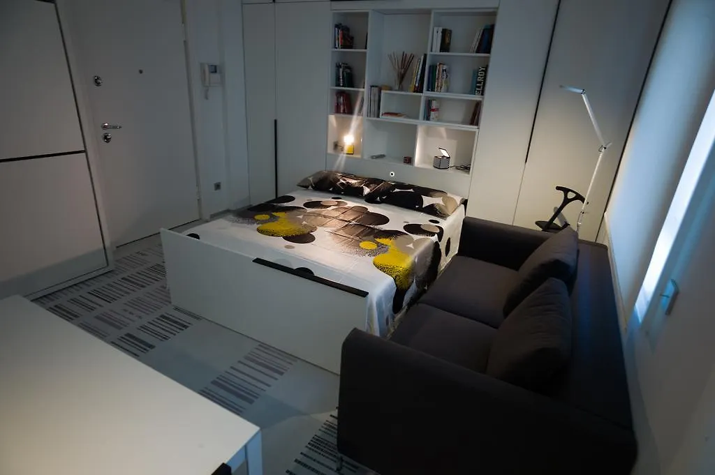 Stylish Mini In The Heart Of Milano Apartment